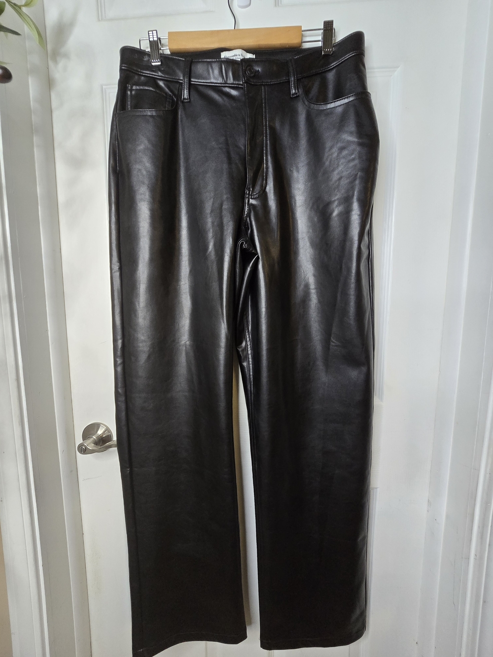 Abercrombie Curve Love 90s Straight Leg Faux Leather Pants Black Metallic 31/12